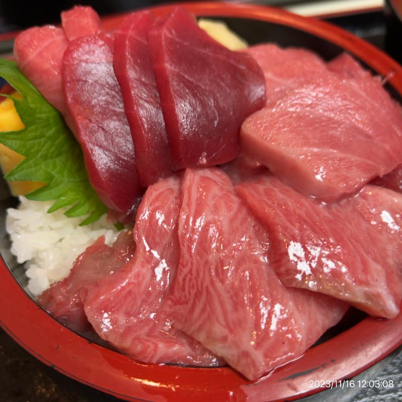 塩釜産カマトロ大トロ中トロ赤身中おち丼(海の幸　翔 （MUSUKO）)