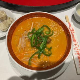 上海坦々麺  (甘辛) (シューマイ2個付き)(揚子江菜館 （ヨウスコウサイカン）)