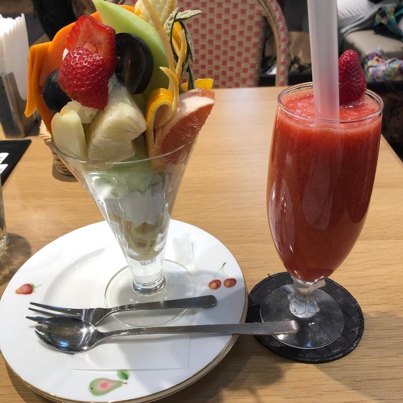 フルーツパフェ(果実園 リーベル 東急吉祥寺店)