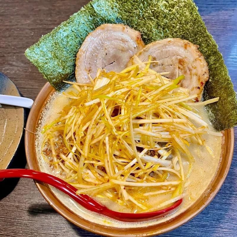 肉ネギラーメン 炙りチャーシュー(味噌屋庄助)