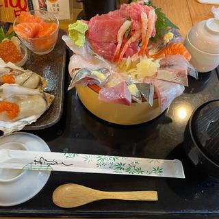 プレミアムおまかせ丼(すし 魚心亭)