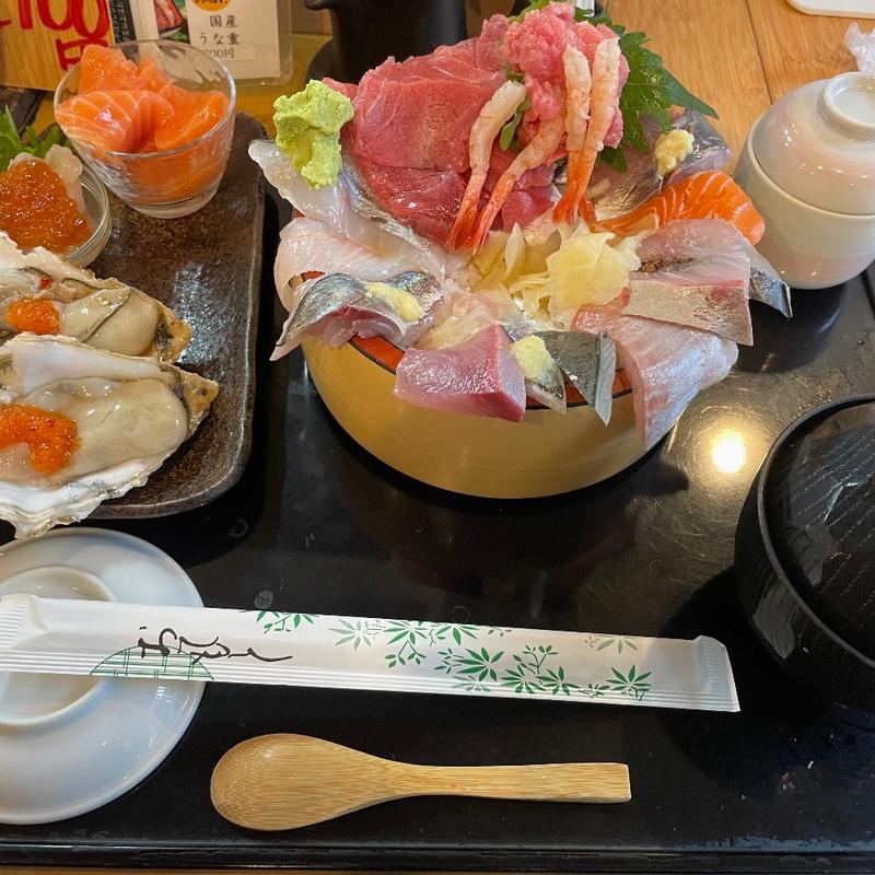 プレミアムおまかせ丼(すし 魚心亭)