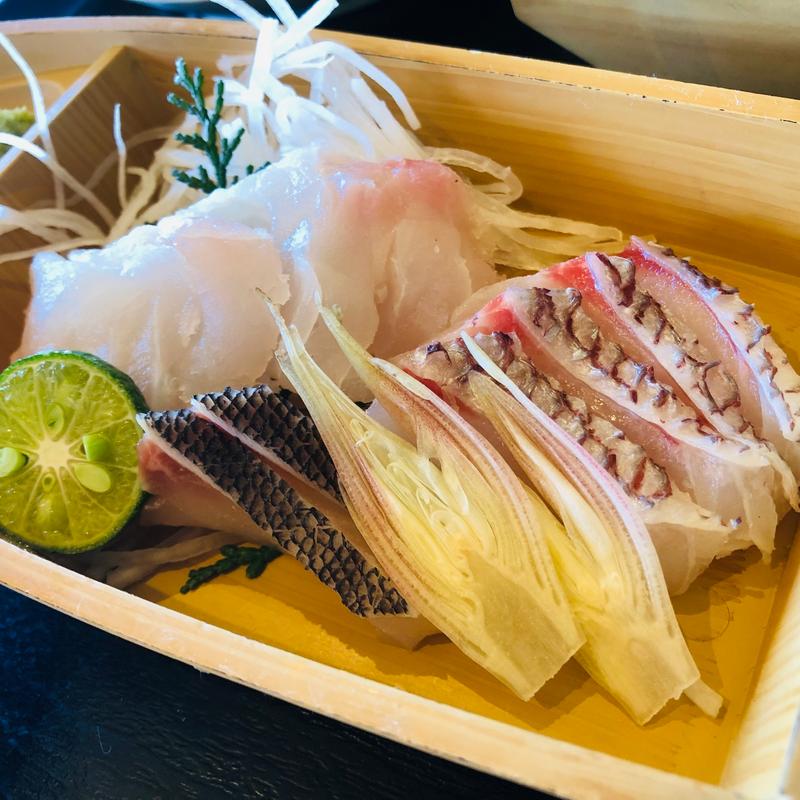 朝獲れ地魚のお造り_潮騒定食(ドライブイン潮騒 )