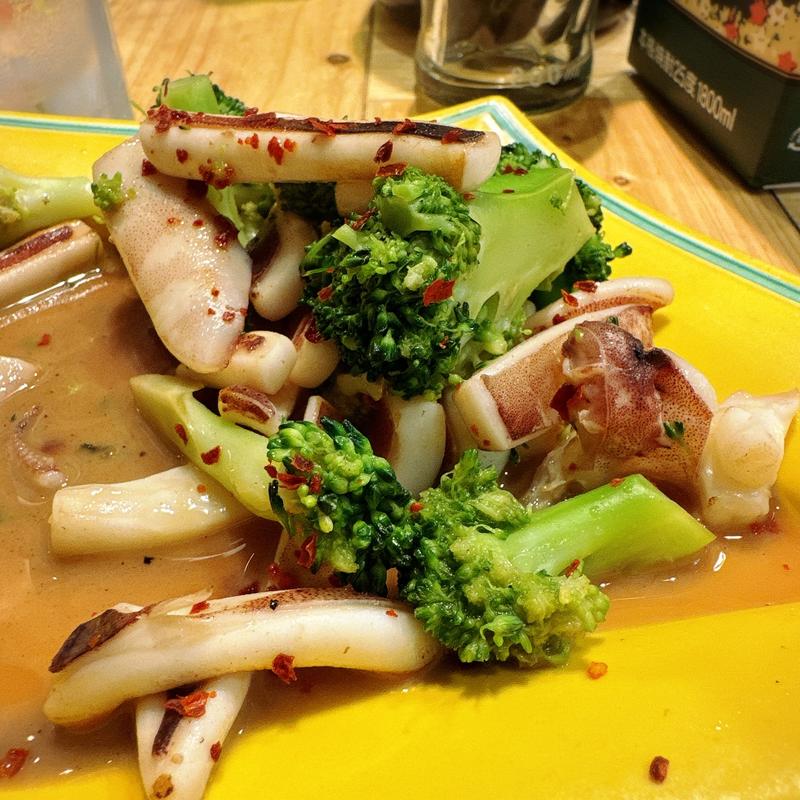 あおりイカとブロッコリーのソテー(大衆酒場 チャン栓チャン)