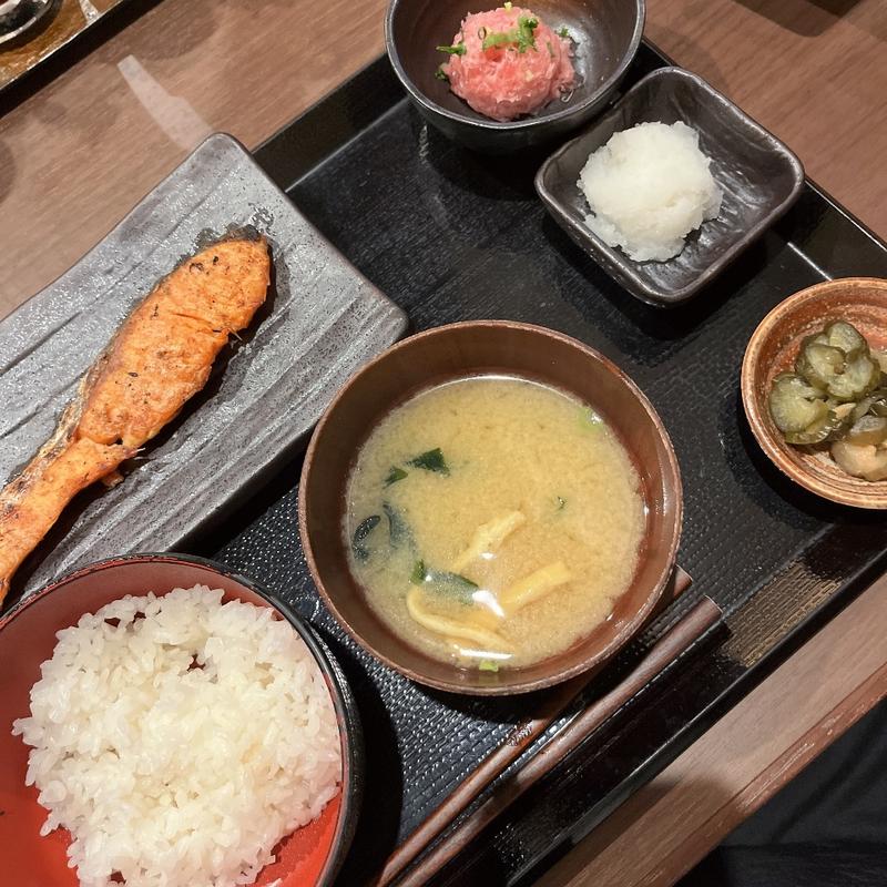 銀鮭塩焼き定食(しんぱち食堂 亀有駅前店)