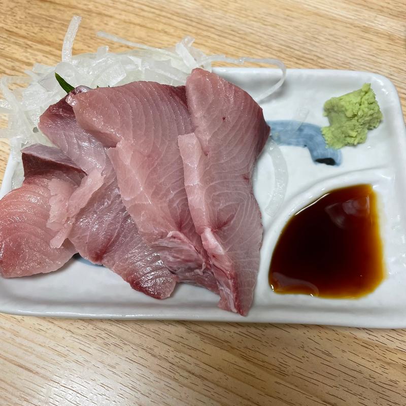 ブリ刺し(大衆酒場 酒呑んで飯食って蛙之介 溝の口店)