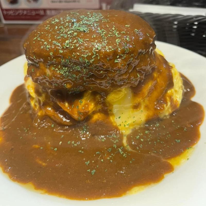 メガハンバーグ トロトロオムカリー(いずみカリー 千駄ヶ谷店)