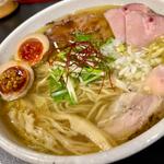 全部のせ金色塩らぁめん(麺屋宗 高田馬場本店)