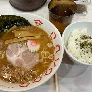 (煮干しらーめん 玉五郎 阪急三番街店)