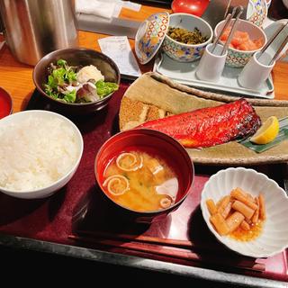 焼き魚定食(博多もつ鍋やまや エキマルシェ大阪店)
