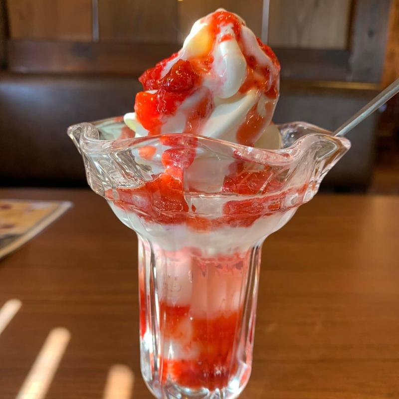 ストロベリーソフト(びっくりドンキー 吉祥寺店)
