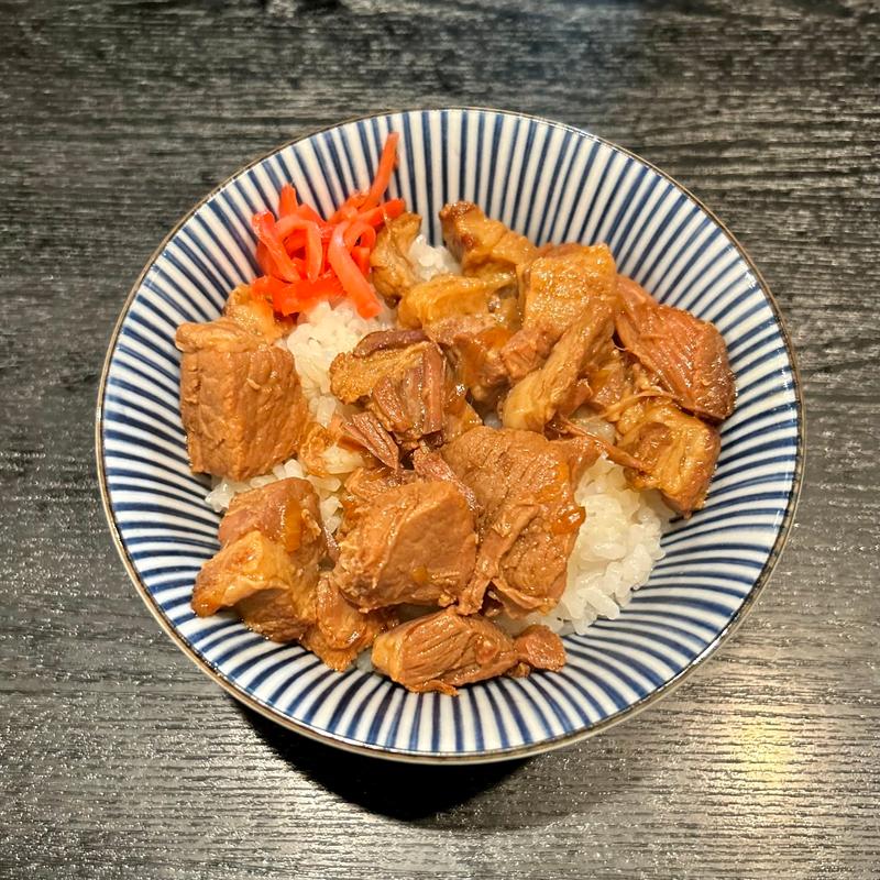 肉煮込みごはん (支那ソバ　小むろ )