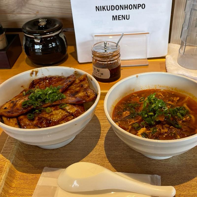豚丼（味噌汁をカルビうどんに変更）(NIKUDON HONPO 肉丼本舗)