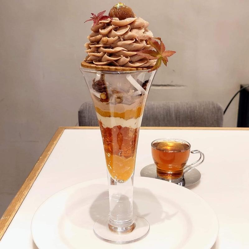 マロンとほうじ茶のモンブランパフェ ドリンクセット(サロン ベイク アンド ティー NEWoMan新宿)