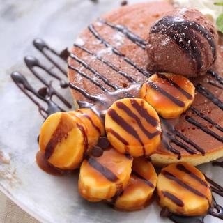 キャラメルバナナとチョコレートのパンケーキ(MARFA CAFÉ)
