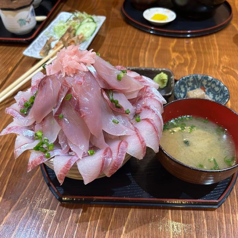 出世丼(お食事処 海心 )