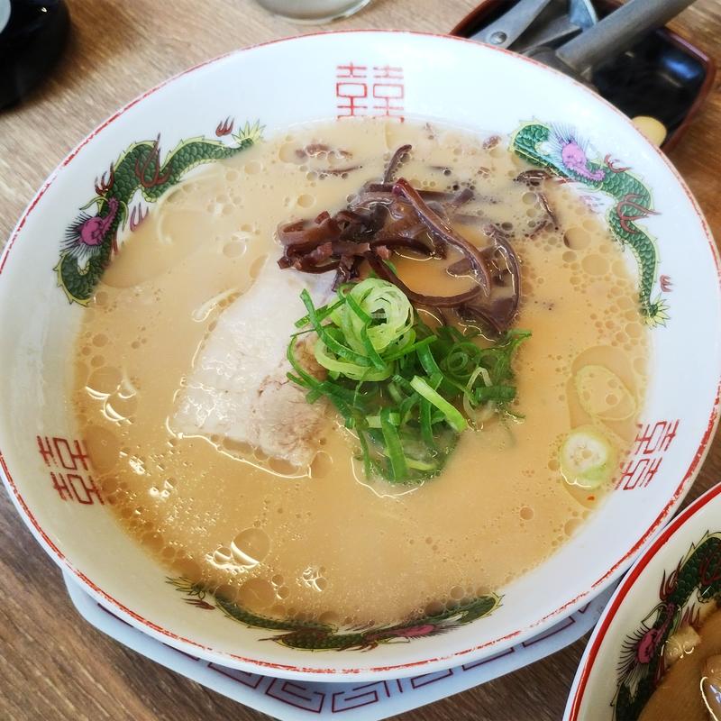 とんこつラーメン(博多金龍 長住店)