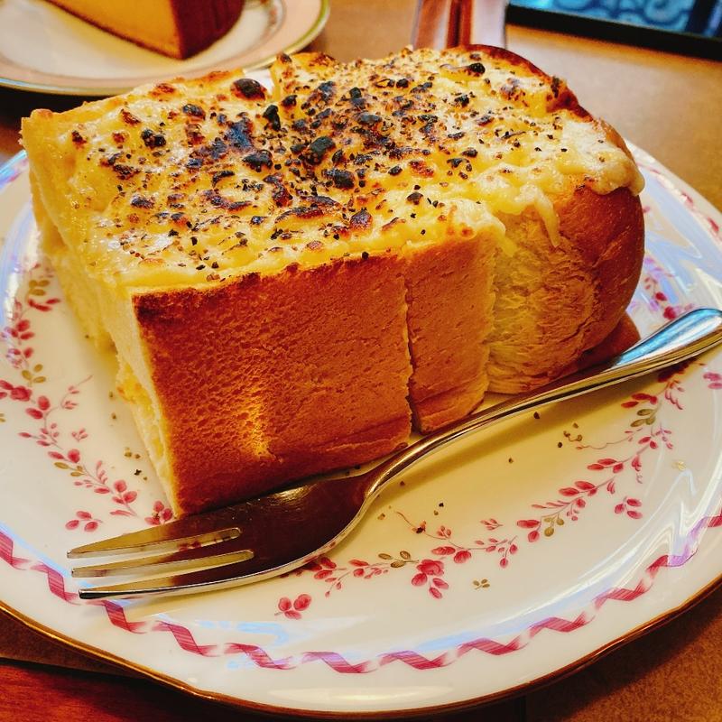 焦がしチーズトースト(ブラウン喫茶 デルコッファー（der Koffer）)