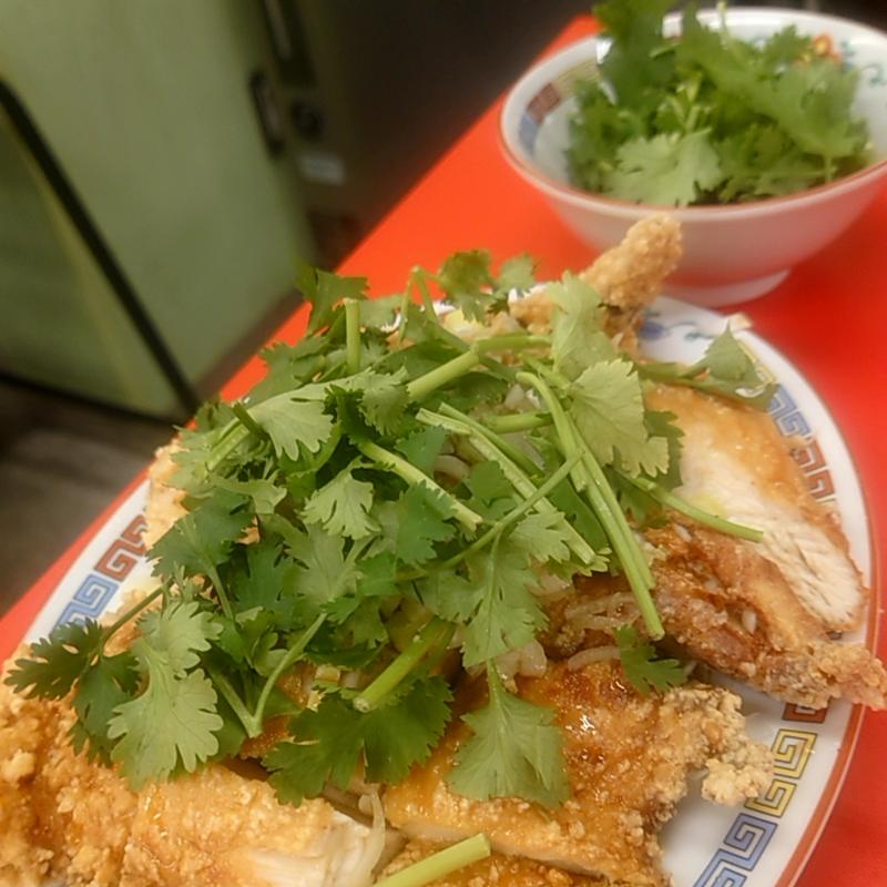油淋鶏パクチー(町中華 へそ SL広場前店)