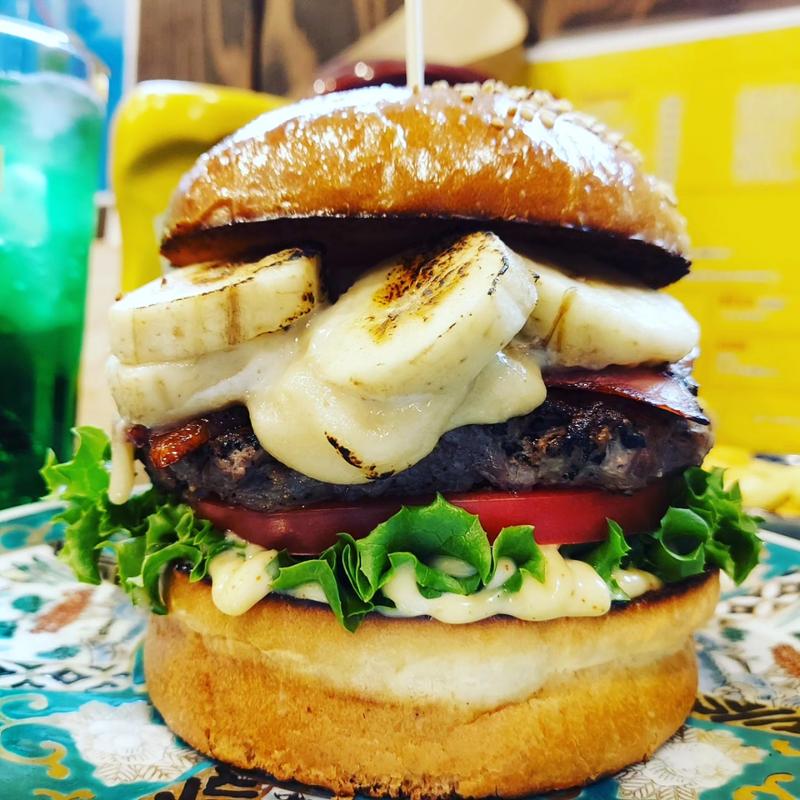 オリジナルピーナッツバターバーガーwithバナナ&ベーコン(ハンバーガーのオクノ)