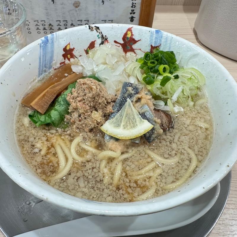 秋刀魚背脂煮干(ラーメン専科 竹末食堂)