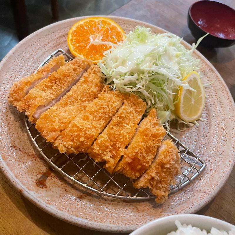 とんかつ定食( とんかつ八千代 （ヤチヨ）)