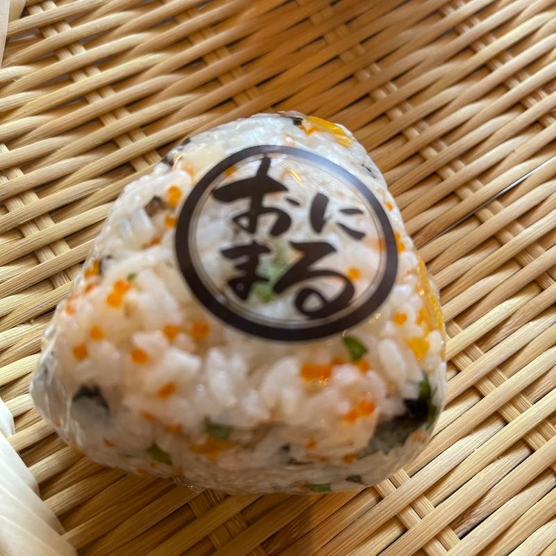 とびことたくあん(チュモッパ)(ごちそう焼むすび おにまる 京都四条河原町店)