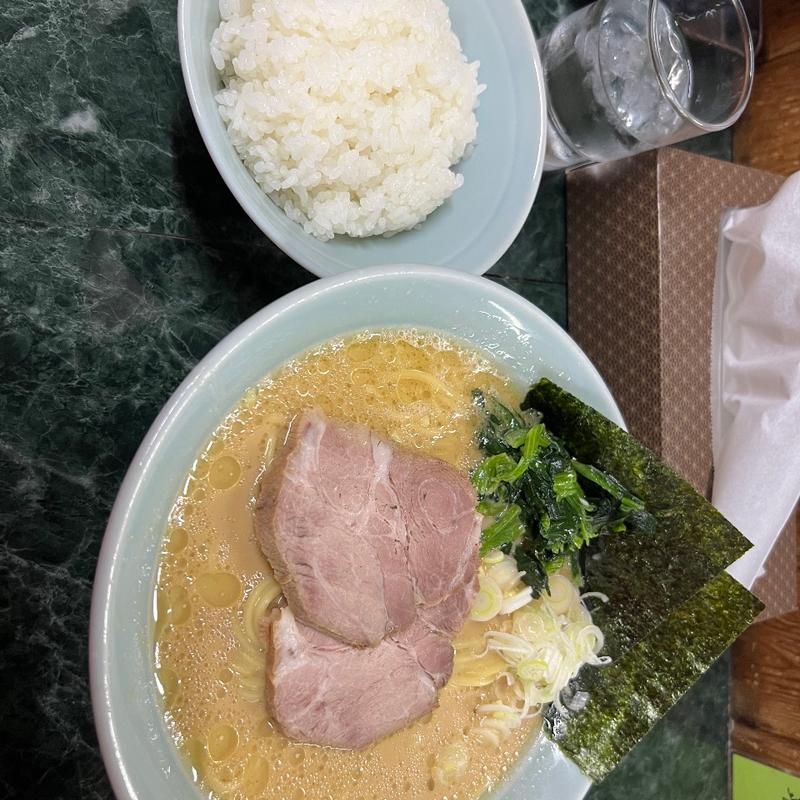 豚骨醤油ラーメン(横浜寺田家 北柏店)