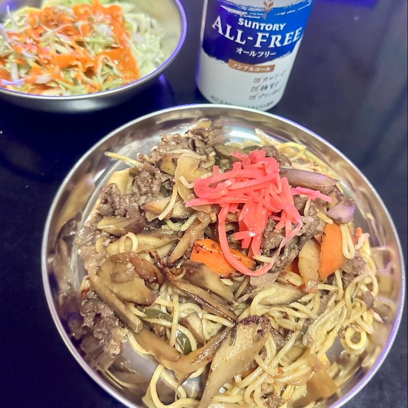 牛肉焼きそば＋サラダ(オーケー 八千代緑が丘店)