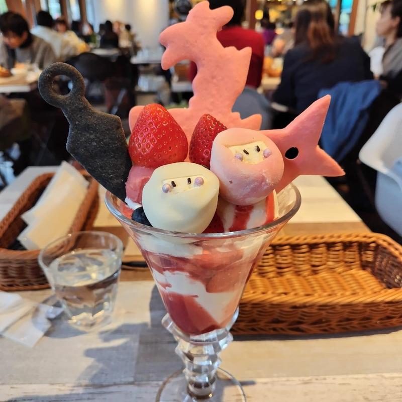 金シャチパフェデゴザール(cafe diner pop★over 金シャチ横丁店)