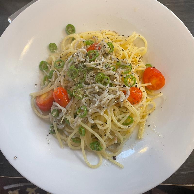 ランチセット　しらしと青トウガラシのペペロンチーノ仕立、本日の前菜、ソフトドリンク付(創作イタリアンバール アルティジャーノ)