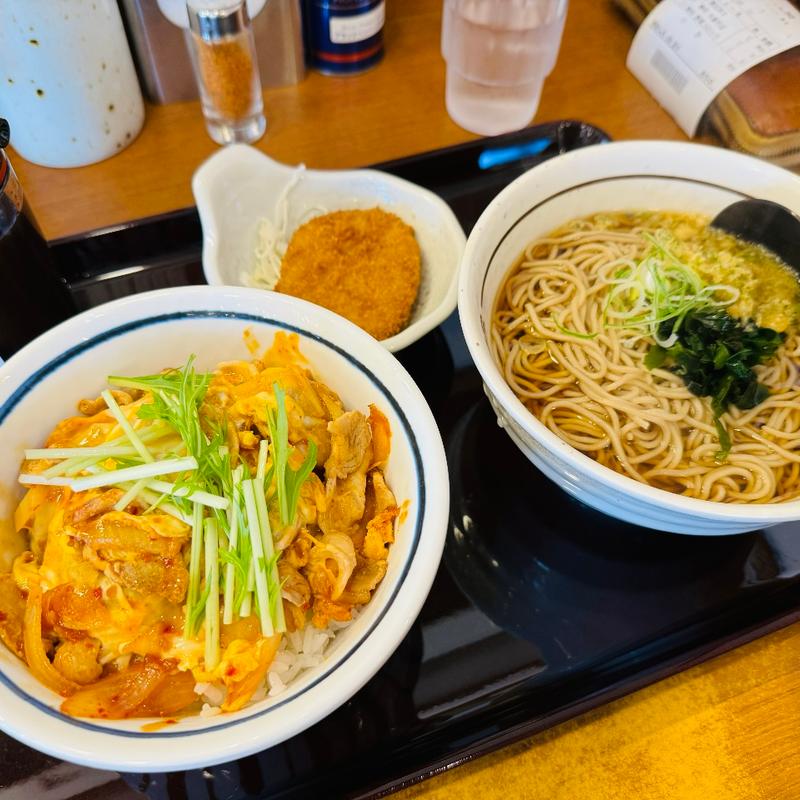 日替わり豚玉セットA＋サービスコロッケ(山田うどん食堂 明和町店 )
