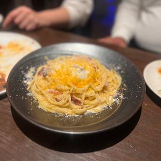 温泉卵とミモレットチーズの濃厚カルボナーラ　スパゲッティ(ピッツェリア スオナーレ )