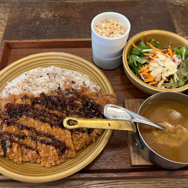 山形米澤豚のカツカレー(カキノキテラス)