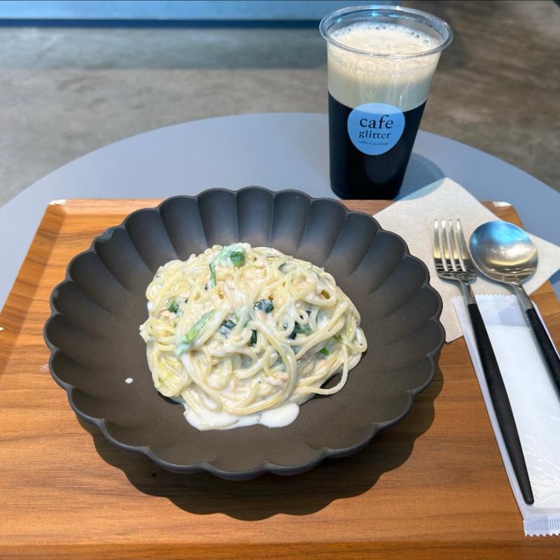 ほうれん草とサーモンのクリームパスタ(cafe glitter（カフェグリティア）)