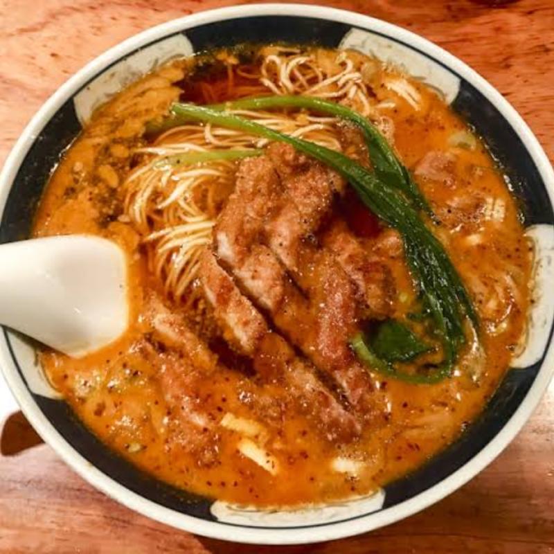 排骨坦麺（ばいこうだんだんめん）(支那麺 はしご 赤坂店 （しなめんはしご）)