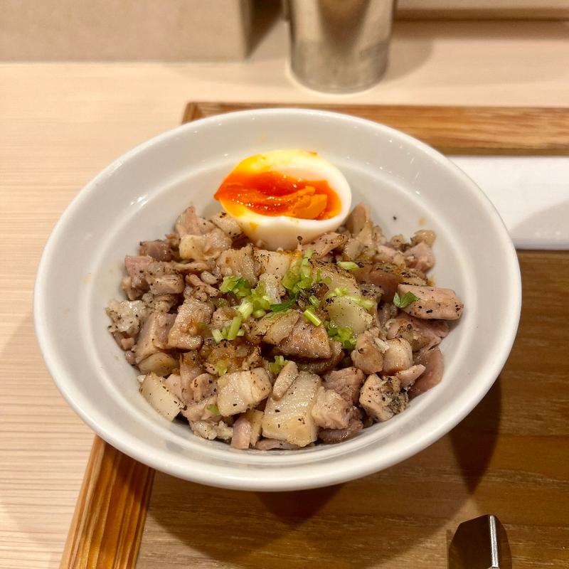 炙りチャーシュー丼(なにわ麺次郎 然)