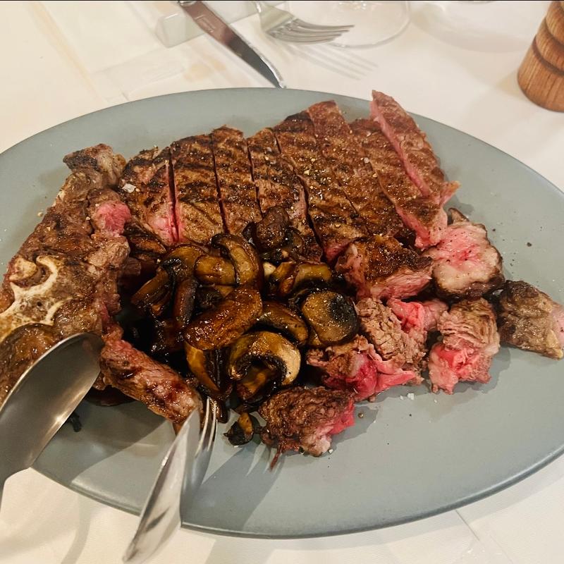 アンガス牛Tボーン"ビステッカ アッラ フィオレンティーナ"(la Tenda Rossa (ラ テンダロッサ))