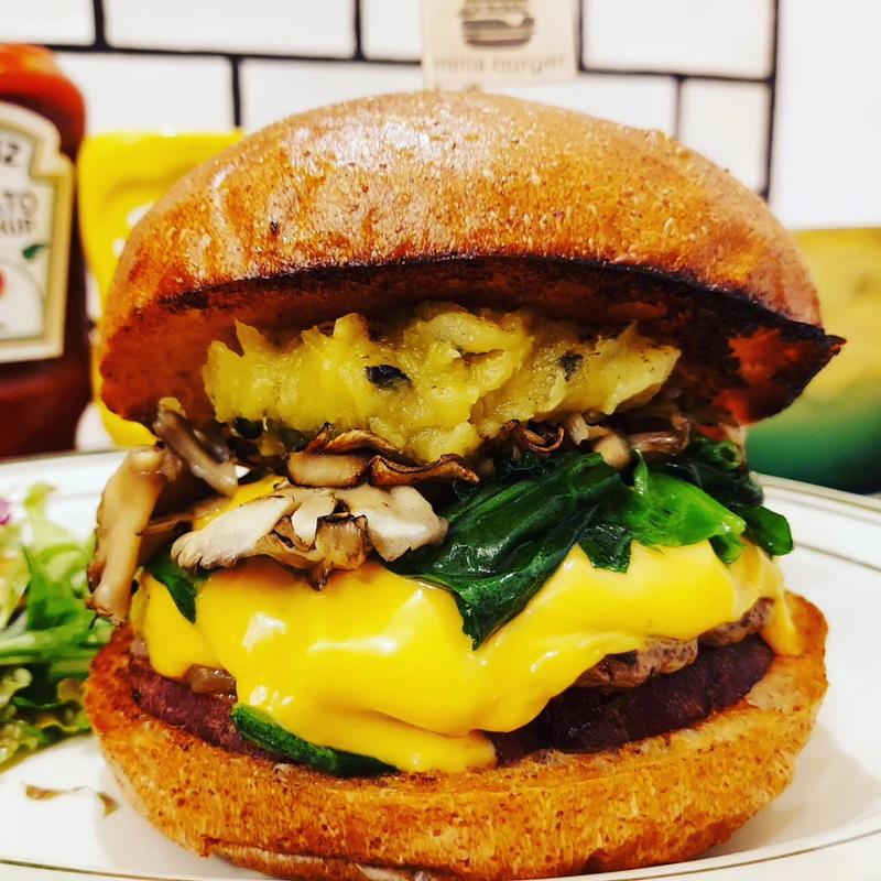 ブルーチーズソースバーガー+トリュフ香るスイートポテトソース変更+舞茸トッピング(milia burger)