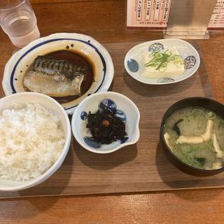 煮魚定食(わっぱ定食堂 警固本店)