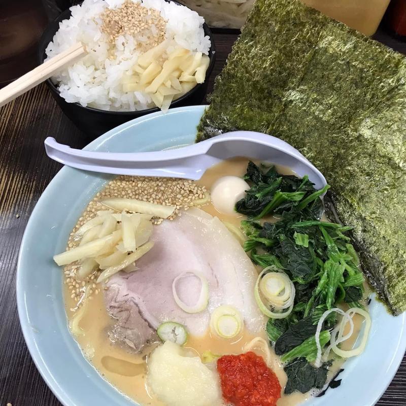 豚骨みそラーメン ほうれん草(横浜家系ラーメン 大阪なんば 魂心家)