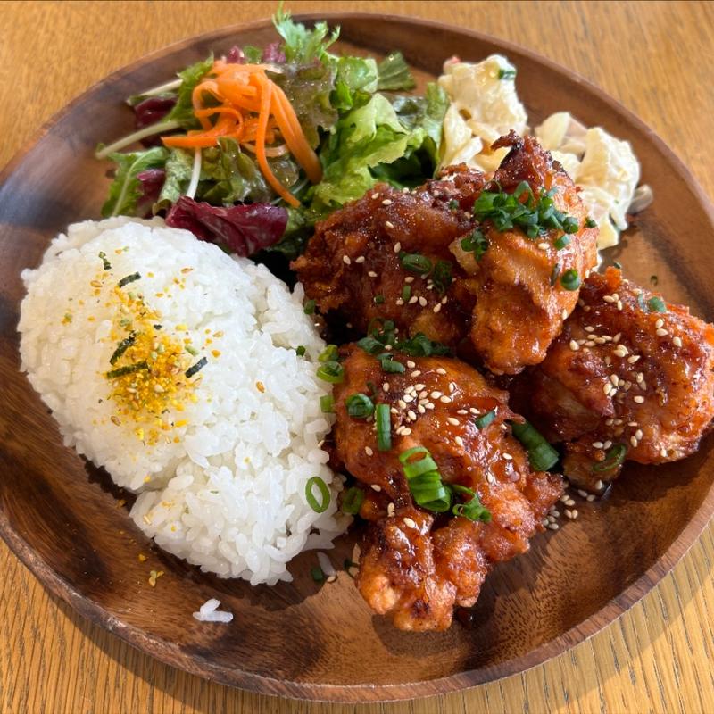 ジューシー餅粉チキンプレート(OISO CONNECT CAFE)