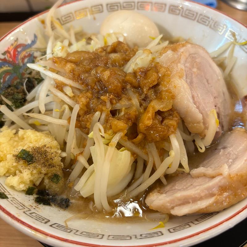 小ラーメン、野菜ニンニクマシ＋あれ(ラーメン豚山　東京ラーメン横丁店)