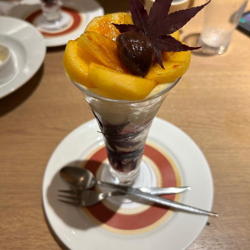 渋皮栗と柿のブリュレパフェ(ロイヤルホスト 天神西通り店)
