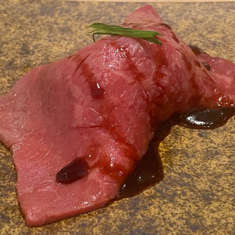 炙り熟成和牛の肉寿司 赤身(熟成和牛焼肉エイジング・ビーフワテラス 神田秋葉原店)