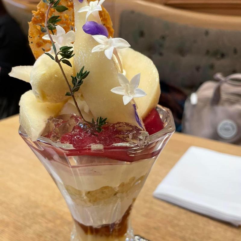 洋梨パフェ(水信フルーツパーラーラボ)