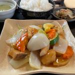 白身魚と秋野菜の豆鼓炒め(旬彩中華工房)