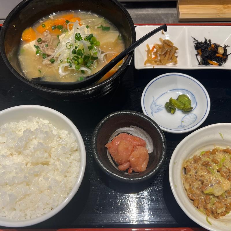 豚汁定食：納豆＋明太子(酒と飯　たまる食堂)