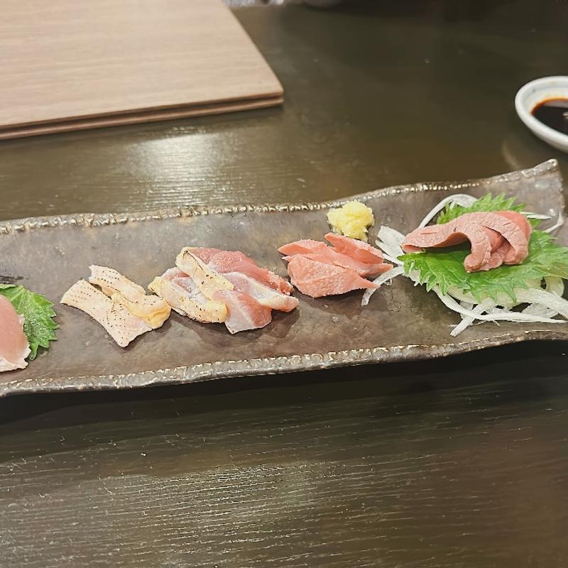 猪鹿鳥刺し盛り(炭火串焼き 隠家)