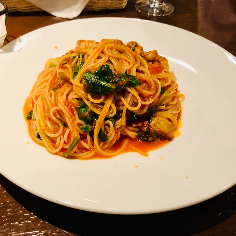 牡蠣と春菊のアラビアータ(ビストロ・シャンパーニュ)